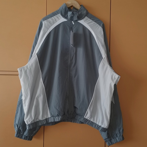 BERSHKA contrast panel windbreaker (XL) NWT - Picture 3 of 8